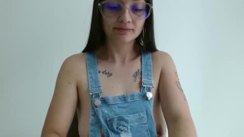 Valeri Villalobos  IG villa lobosvaleri online show from 17, 4, 2026