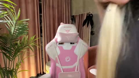 Lili online show from 8, 4, 2026