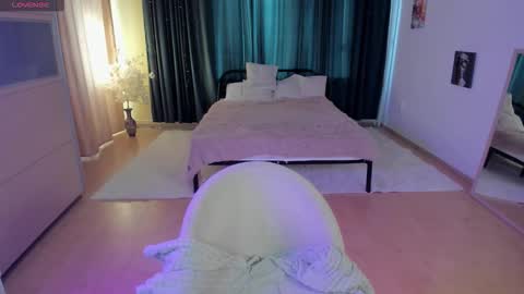 Snapshot of lilia_moons chatting on 23, 2, 2026 Lilia online show from 23, 2, 2026