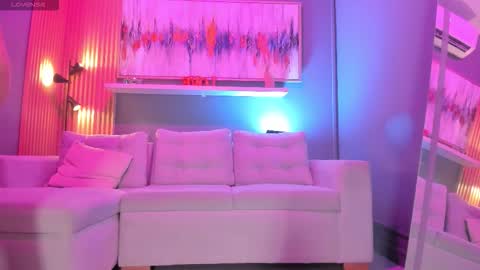 holis soy lily chang no olvides el pulgar arriba es muy importante para mi 3 independent model online show from 4, 2, 2026