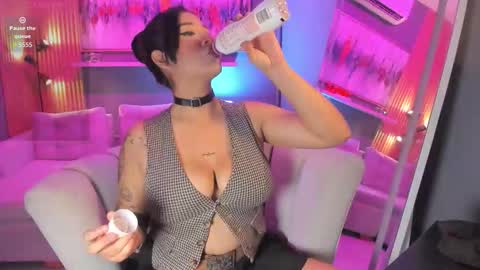 holis soy lily chang no olvides el pulgar arriba es muy importante para mi 3 independent model online show from 19, 2, 2026