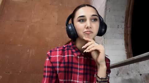 Lina online show from 10, 9, 2025