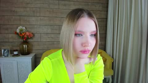 LiliLinn online show from 12, 2, 2025