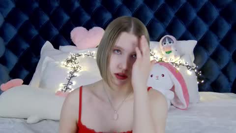 LiliLinn online show from 3, 3, 2025