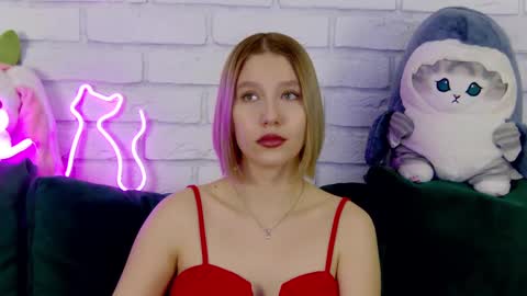 LiliLinn online show from 12, 3, 2025