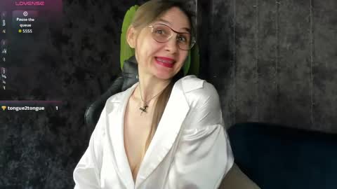 Snapshot of lillian_white1 chatting on 28, 4, 2026 lillian_white1 online show from 28, 4, 2026
