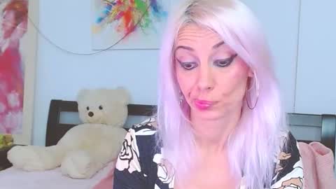 Lara online show from 19, 10, 2025