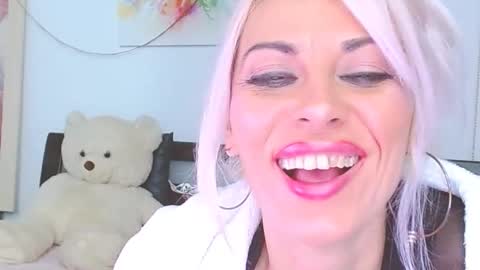 Lara online show from 4, 11, 2025