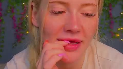 Snapshot of lillie_berry chatting on 16, 7, 2026 lillie_berry online show from 16, 7, 2026