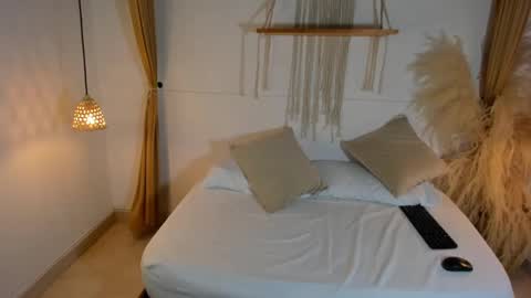 L I L L Y online show from 21, 1, 2025