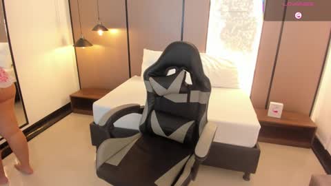 L I L L Y online show from 12, 9, 2025