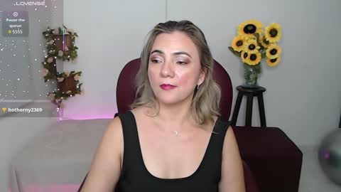 Snapshot of lilly_milf chatting on 5, 3, 2026 Lilly online show from 5, 3, 2026