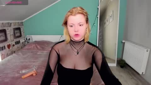 Lilly Depp online show from 6, 1, 2025