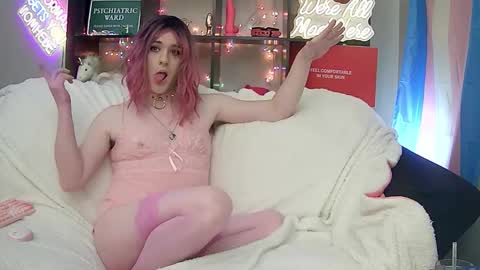 Snapshot of lillyvtrap chatting on 16, 2, 2026 lillyVonT online show from 16, 2, 2026