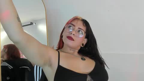 L i l y online show from 10, 10, 2025