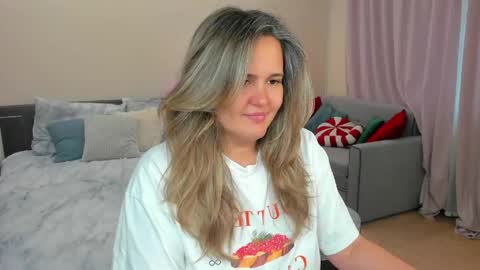 Snapshot of lily_bel chatting on 2, 6, 2026 Lily online show from 2, 6, 2026