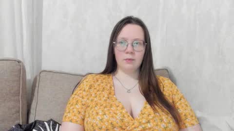 Snapshot of lily_cheys chatting on 6, 1, 2026 Lily Chays online show from 6, 1, 2026