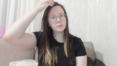 Snapshot of lily_cheys chatting on 10, 1, 2026 Lily Chays online show from 10, 1, 2026