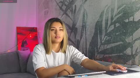 Lily online show from 1, 1, 2025