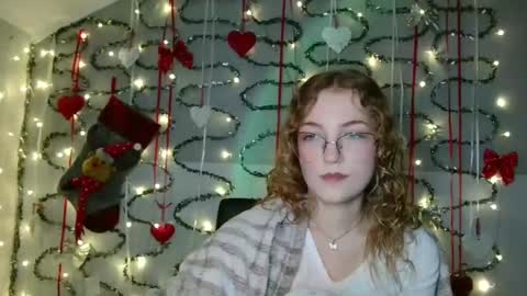 small lily online show from 4, 12, 2025