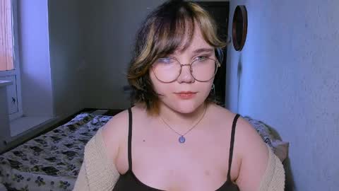 Snapshot of lily_violettt chatting on 1, 4, 2026 Lily online show from 1, 4, 2026
