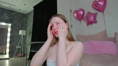 Snapshot of lina_smilee chatting on 28, 5, 2026 Lina online show from 28, 5, 2026