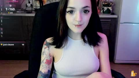 Lina 3  1715622743 online show from 13, 12, 2024