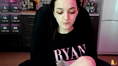 Lina 3  1715622743 online show from 16, 12, 2024