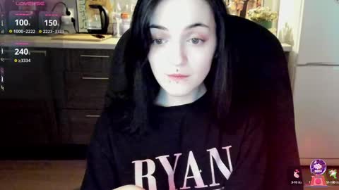 Lina 3  1715622743 online show from 10, 2, 2025