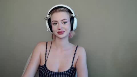 linacute52 online show from 18, 10, 2025