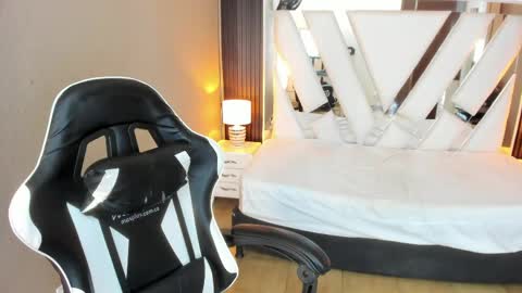  Linda  online show from 12, 4, 2026