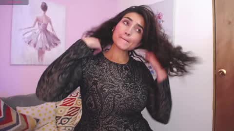 Maria Paula online show from 6, 3, 2025