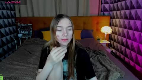 Snapshot of linda_zimmermann chatting on 10, 9, 2025 linda_zimmermann online show from 10, 9, 2025