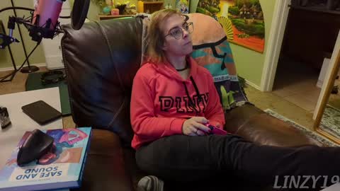 Snapshot of linzy19 chatting on 3, 2, 2025 Linzy19 online show from 3, 2, 2025