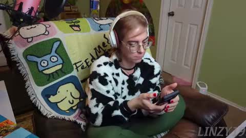 Snapshot of linzy19 chatting on 22, 2, 2025 Linzy19 online show from 22, 2, 2025