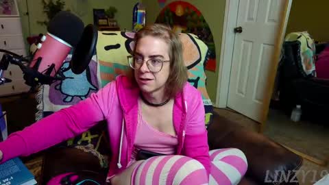 Snapshot of linzy19 chatting on 3, 3, 2025 Linzy19 online show from 3, 3, 2025