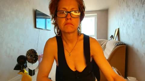 Liora Weiss online show from 20, 5, 2026
