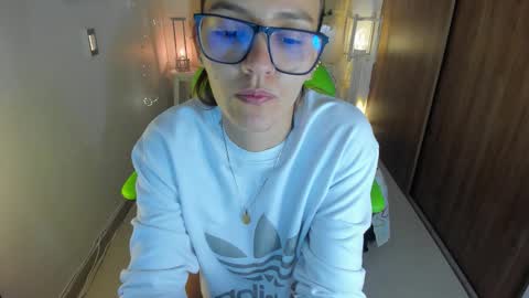 Lisa  online show from 13, 10, 2025