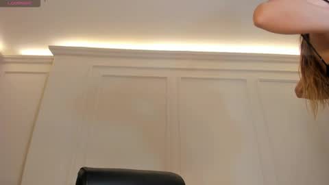 Lisa  Flowers online show from 5, 3, 2026