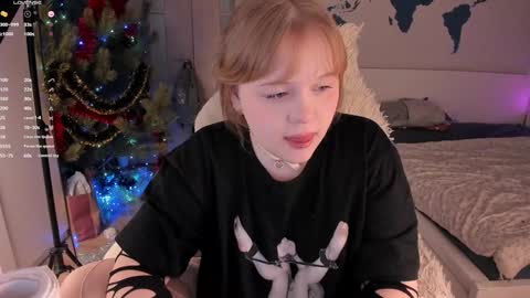 Snapshot of lisalaas chatting on 10, 1, 2025 -Lisa- Help me to reach 100 thumbs up3 online show from 10, 1, 2025