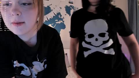 Snapshot of lisalaas chatting on 25, 1, 2025 -Lisa- Help me to reach 100 thumbs up3 online show from 25, 1, 2025