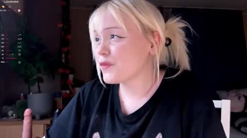 -Lisa- Help me to reach 100 thumbs up3 online show from 16, 12, 2025