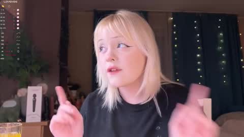 -Lisa- Help me to reach 100 thumbs up3 online show from 18, 1, 2026