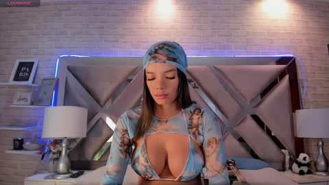 lisawalker_ online show from 8, 10, 2025