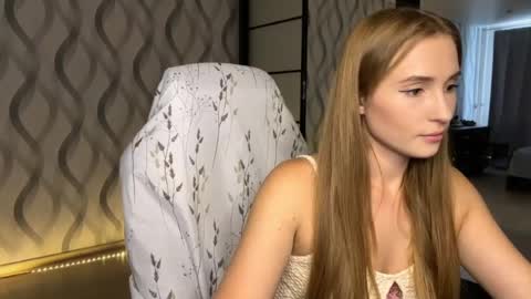 Snapshot of litle_girl05 chatting on 28, 7, 2026 LUNA online show from 28, 7, 2026