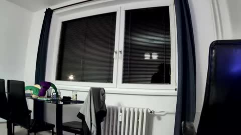 Little Cockie online show from 5, 1, 2025