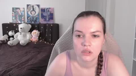 Snapshot of little__flowers chatting on 2, 7, 2026 little__flowers online show from 2, 7, 2026