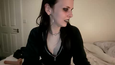 Snapshot of little_kinky_gal chatting on 6, 6, 2026 little_kinky_gal online show from 6, 6, 2026