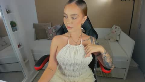 Snapshot of little_kitty4 chatting on 27, 10, 2025 little_kitty4 online show from 27, 10, 2025