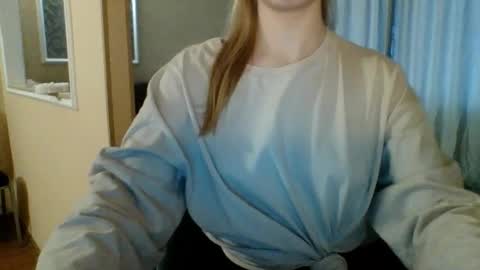 Snapshot of little_mariaa chatting on 8, 11, 2025 Maria online show from 8, 11, 2025